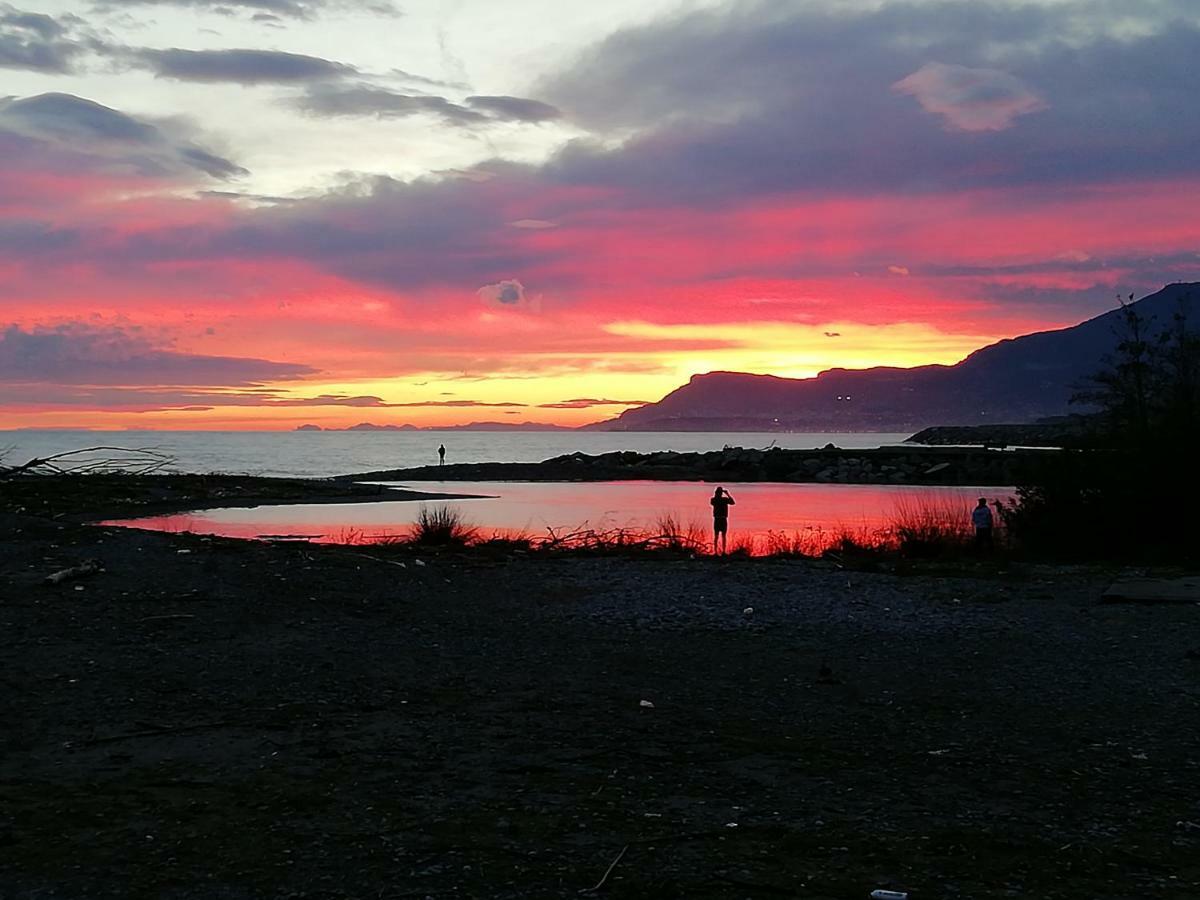 Appartamento Al Mare Di فنتيميليا المظهر الخارجي الصورة